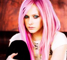 Avril-Lavigne-Celebrity-Hairstyles-with-the-Best-Pink-Hair-Color