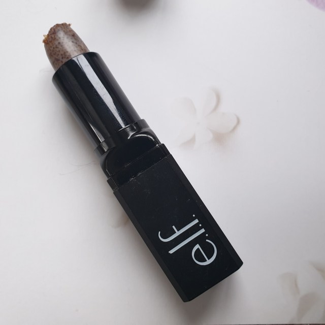 e.l.f.-Lip-Scrub-Exfoliator-Brown-Sugar-bellezzainthecity