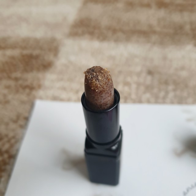 e.l.f.-Lip-Scrub-Exfoliator-Brown-Sugar-bellezzainthecity