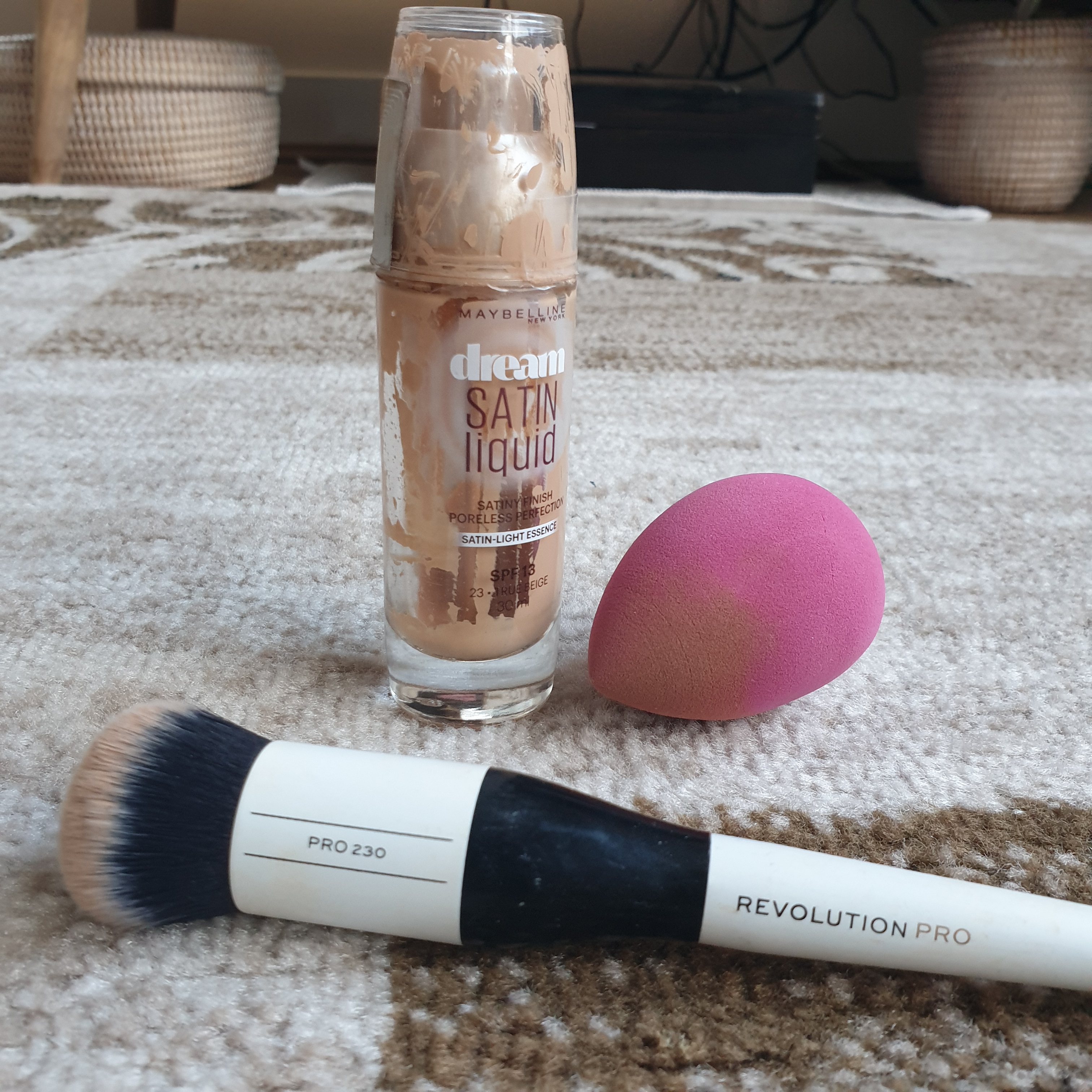 Dream_Satin_Liquid_Foundation_Maybelline_bellezza_in_the_city
